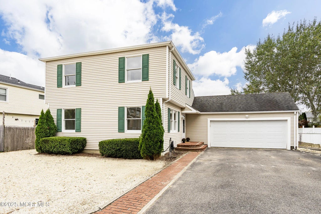 294 Jill Court, Toms River