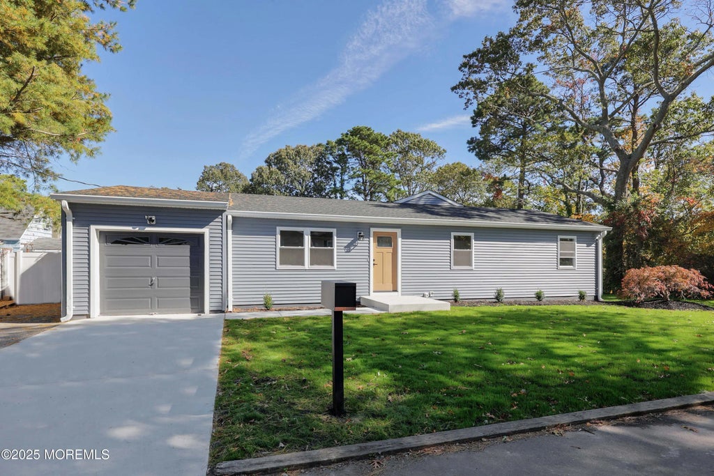 475 France Avenue, Brick