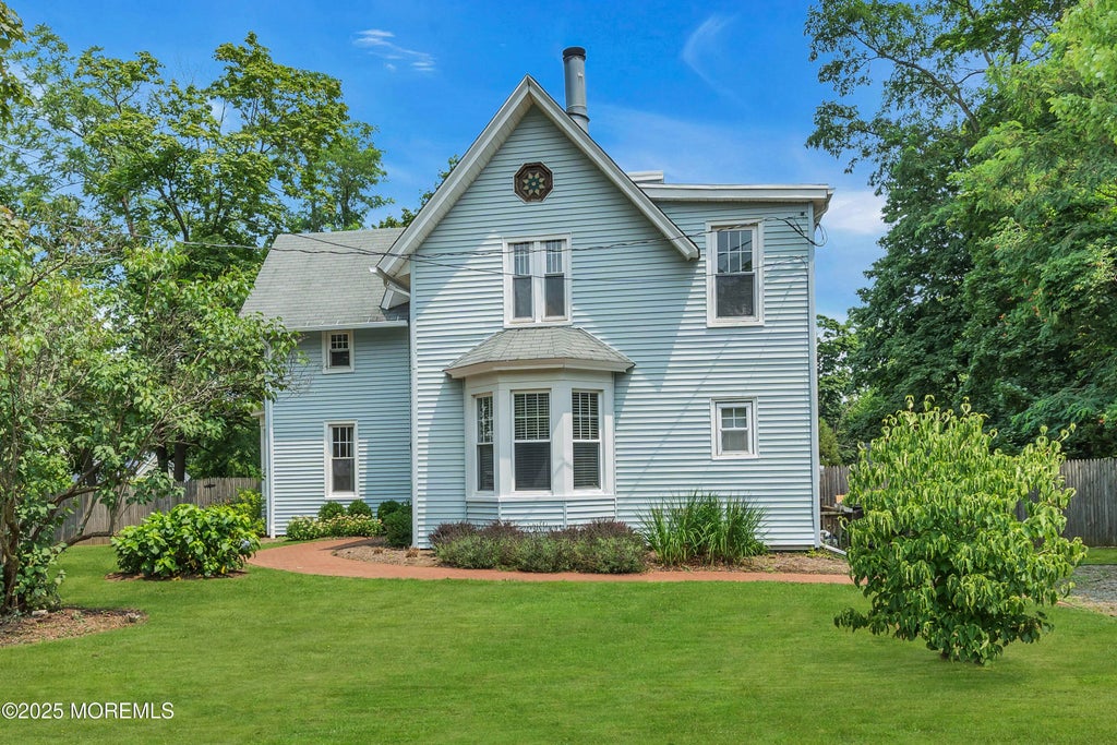 18 Middletown Avenue, Atlantic Highlands