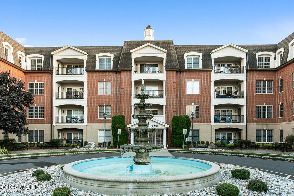 325 Regency Place, Woodbridge