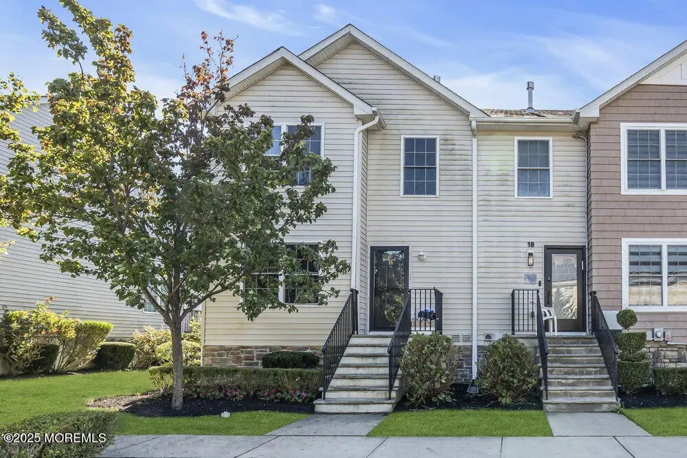 16 Charming Way, Lakewood