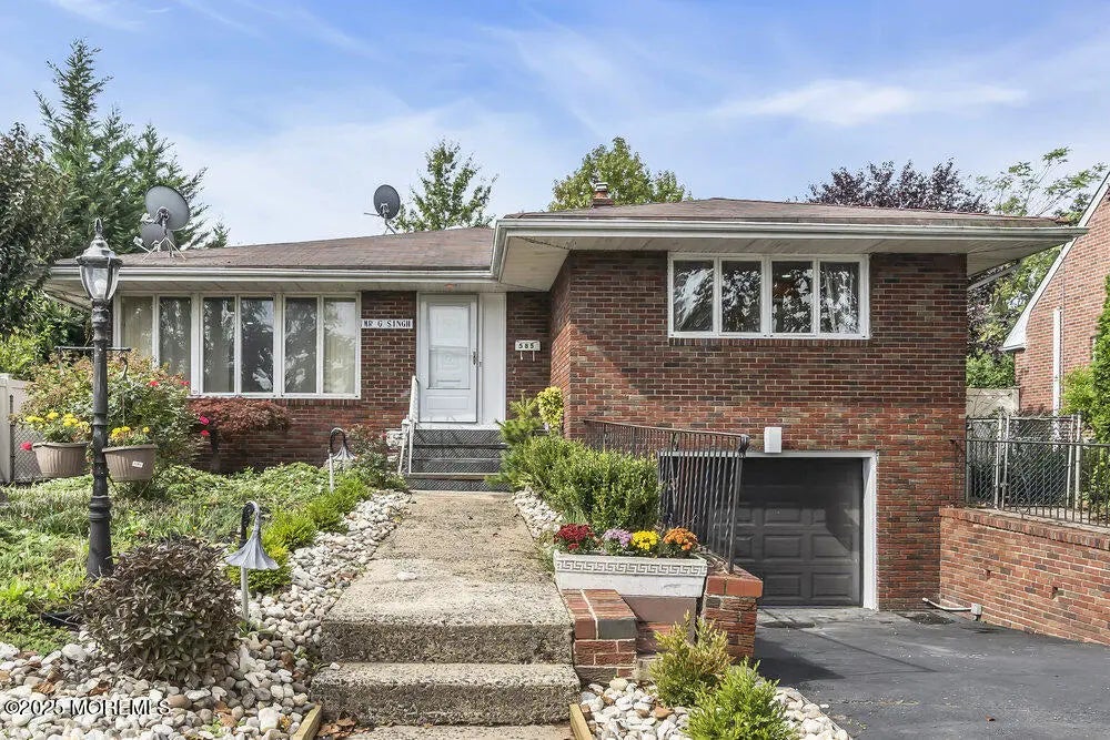 585 Noe Avenue, Woodbridge