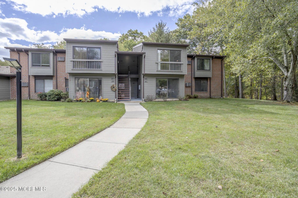 45 Western Reach, Red Bank