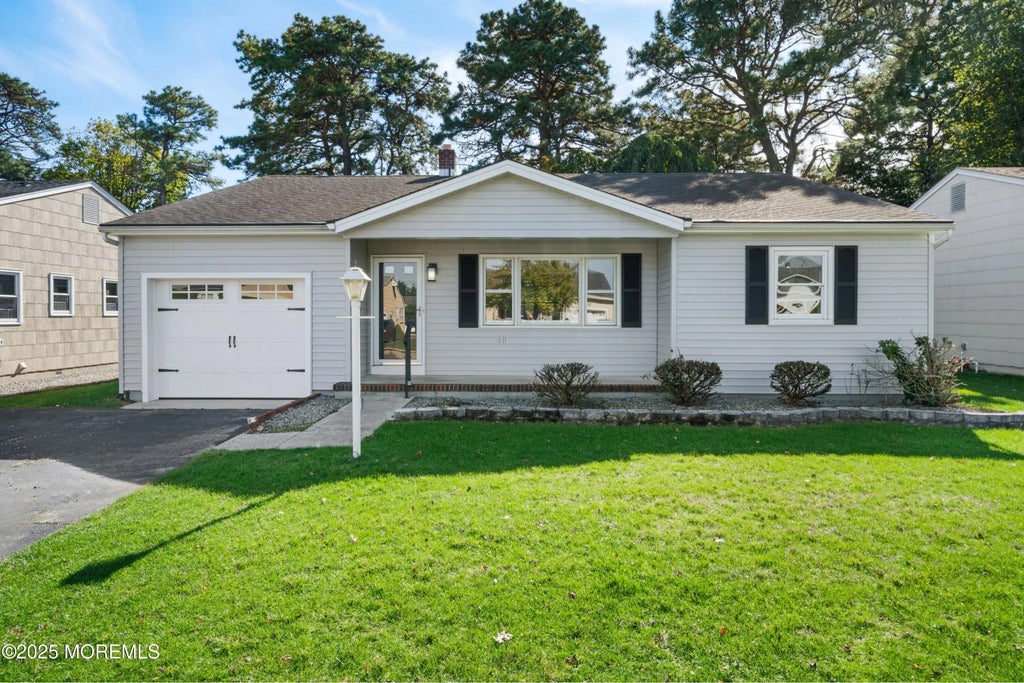 6 Westport Drive, Toms River