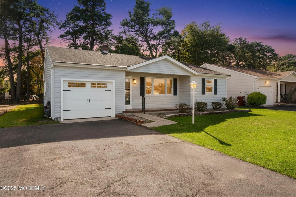 6 Westport Drive, Toms River