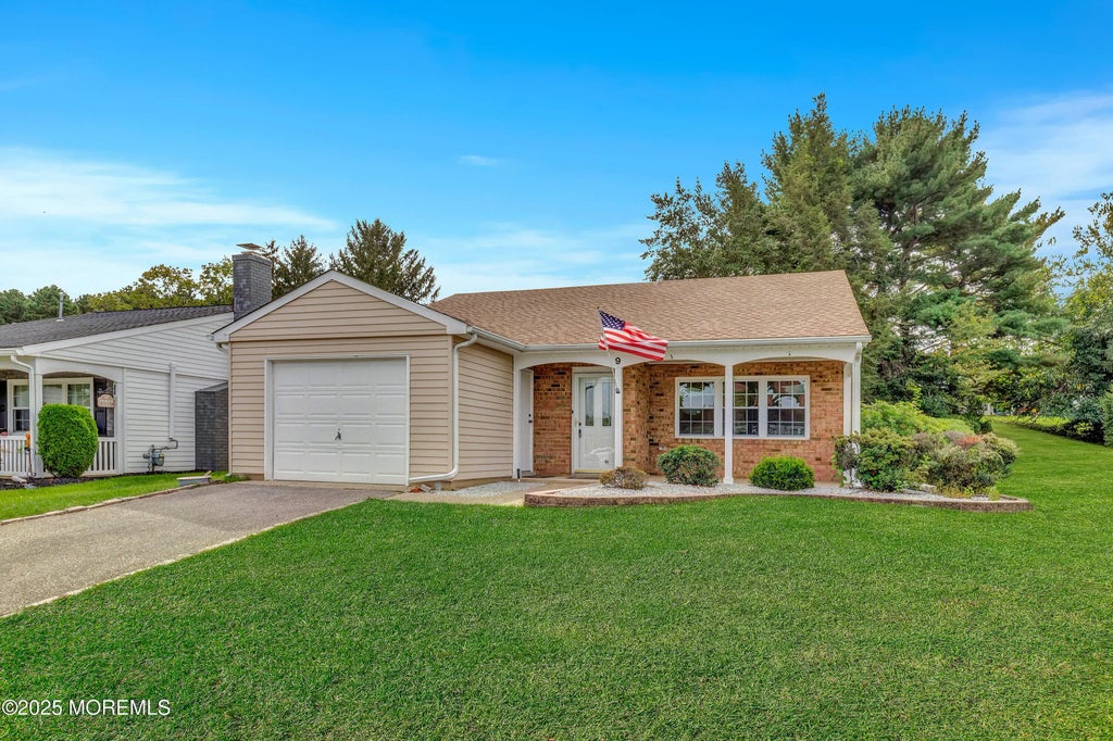 9 Buckingham Drive N, Manchester