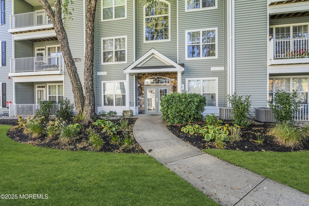 394 Saint Andrews Place, Manalapan