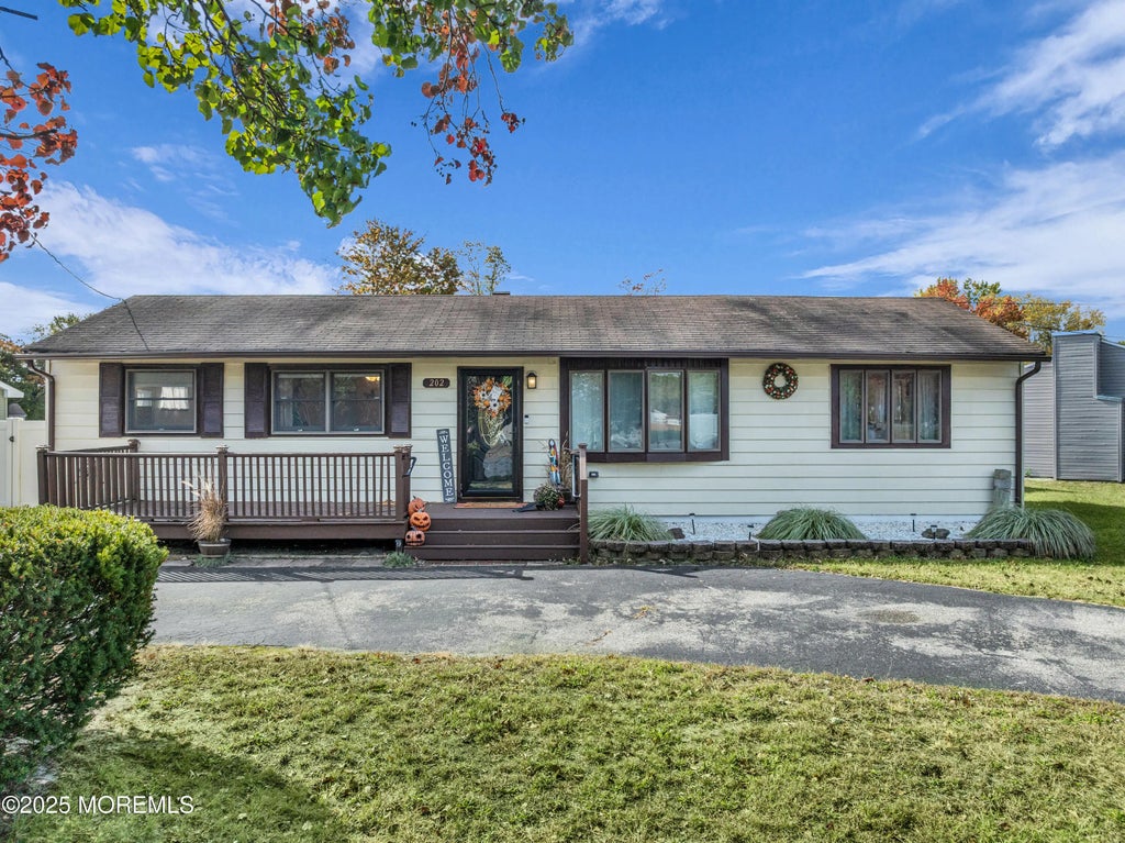 202 Orangewood Drive, Brick