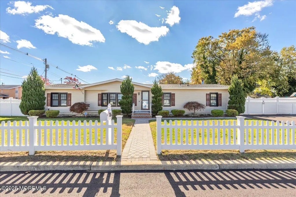 136 Sycamore Avenue, North Middletown