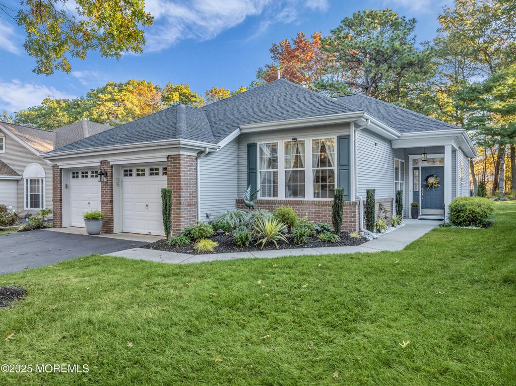 15 Summerwinds Drive, Lakewood