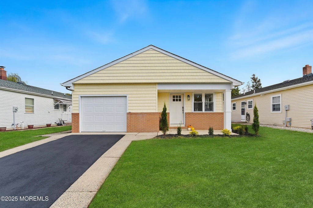 18 Banning Court, Toms River