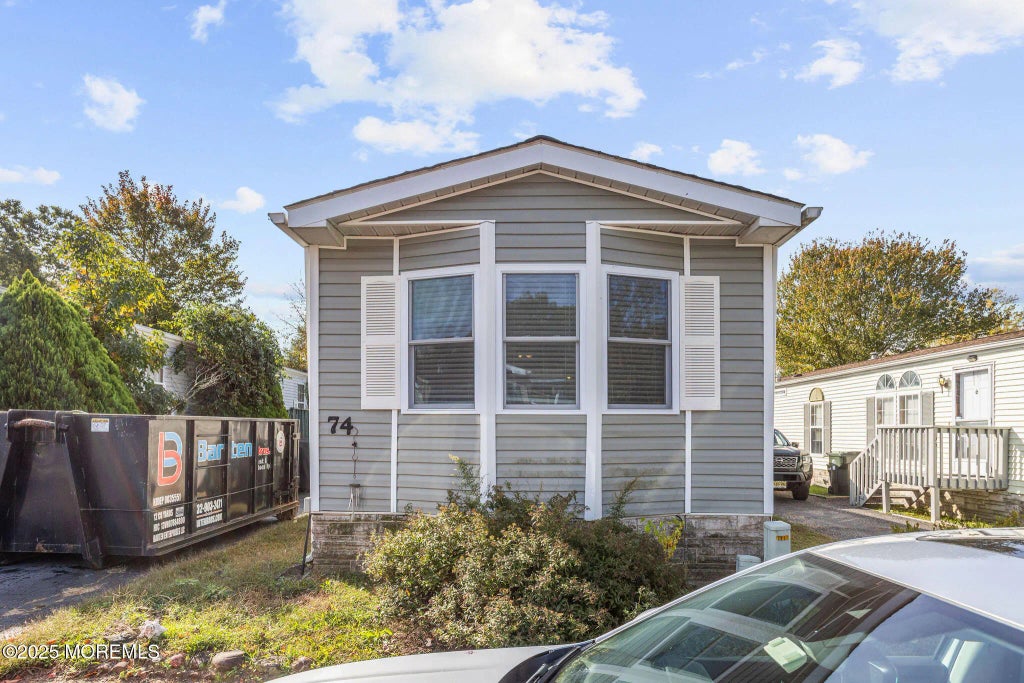 74 Ruffian Way, Howell