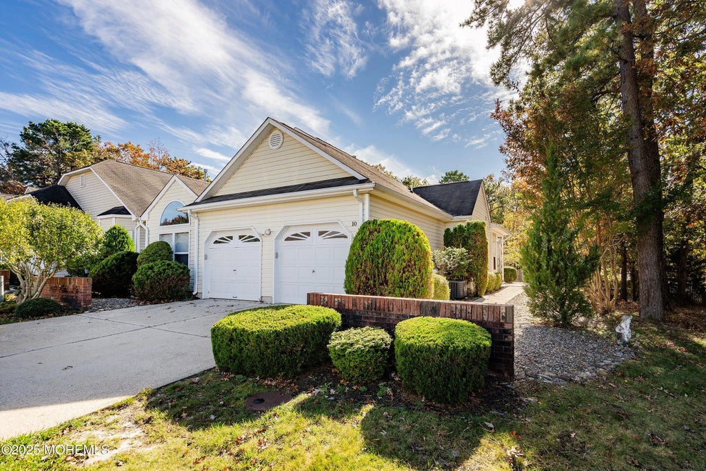 10 Hampton Road, Manahawkin