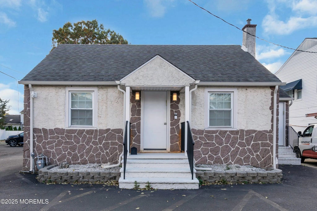 33 Princeton Avenue, Brick