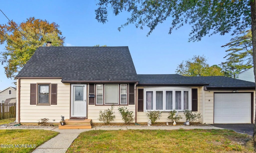 19 Woody Terrace, Hazlet