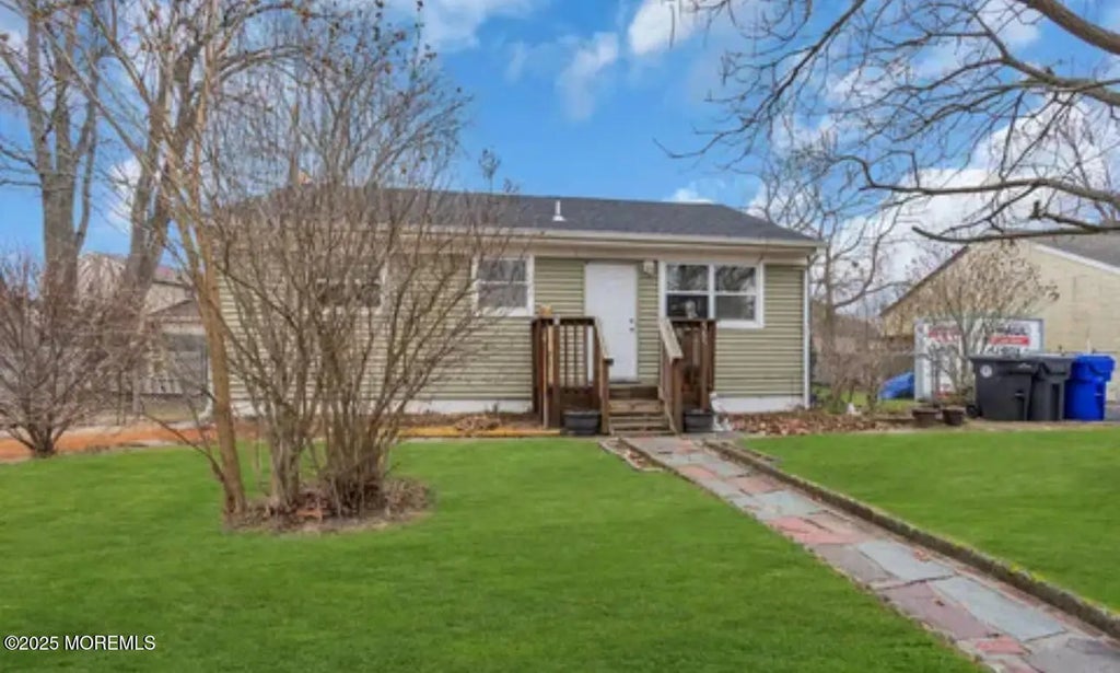 385 Delaware Drive, Brick