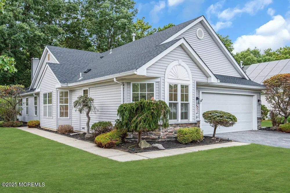 2 Schoolhouse Lane, Lakewood