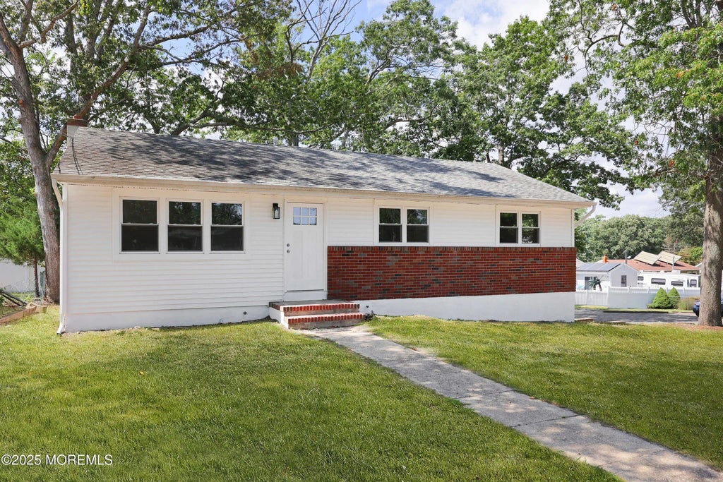 400 Surf Avenue, Beachwood