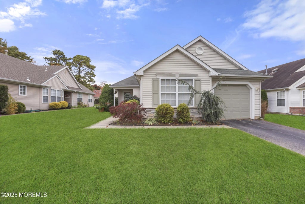 90 Skyline Drive, Lakewood