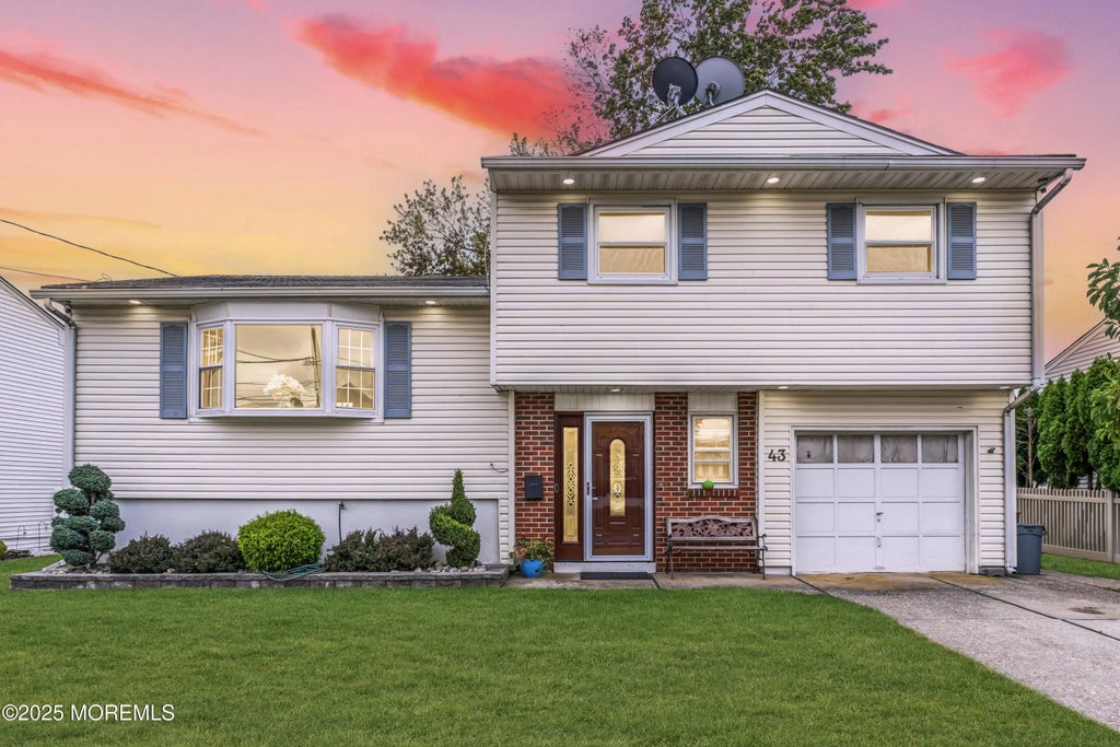 43 Charlotte Street, Carteret