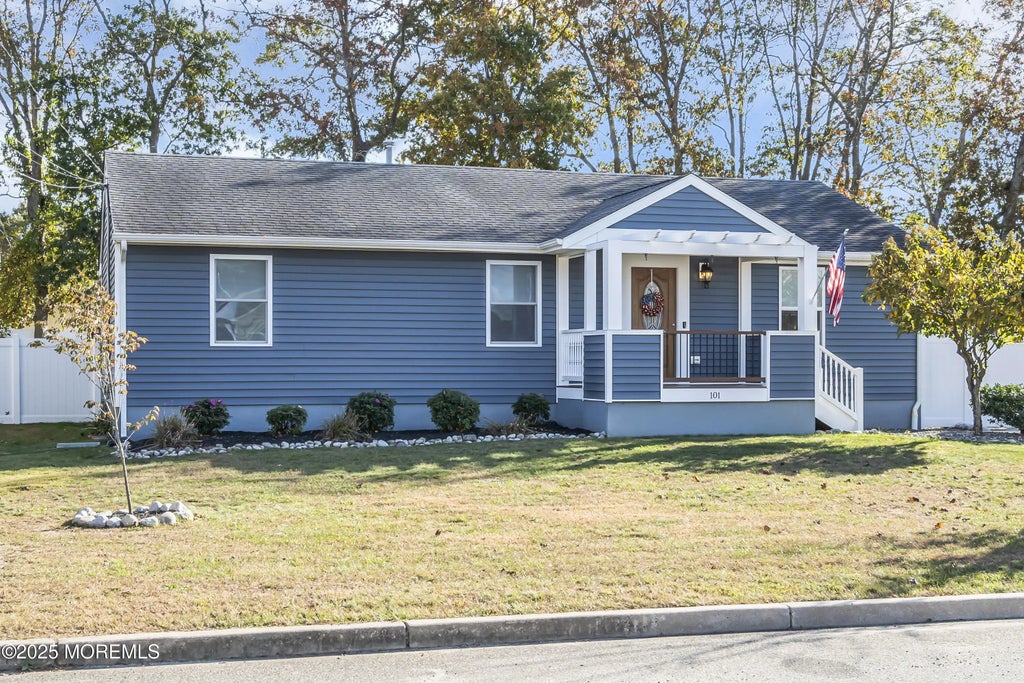 101 Topsail Lane, Manahawkin