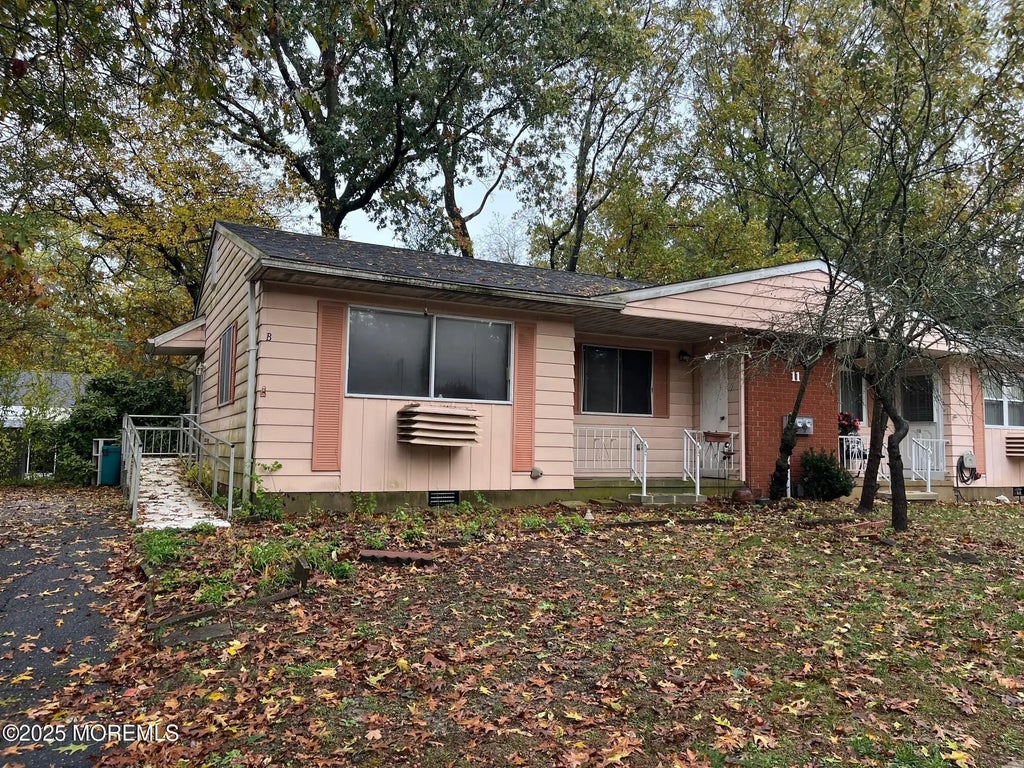 11 Hawaii Way B, Whiting