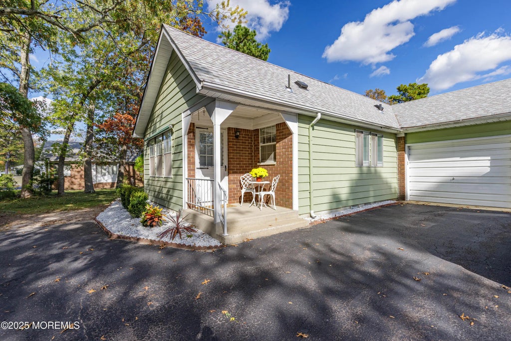 7 Lexington Drive D, Whiting