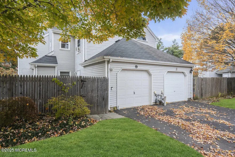 9 Holmes Court, Freehold