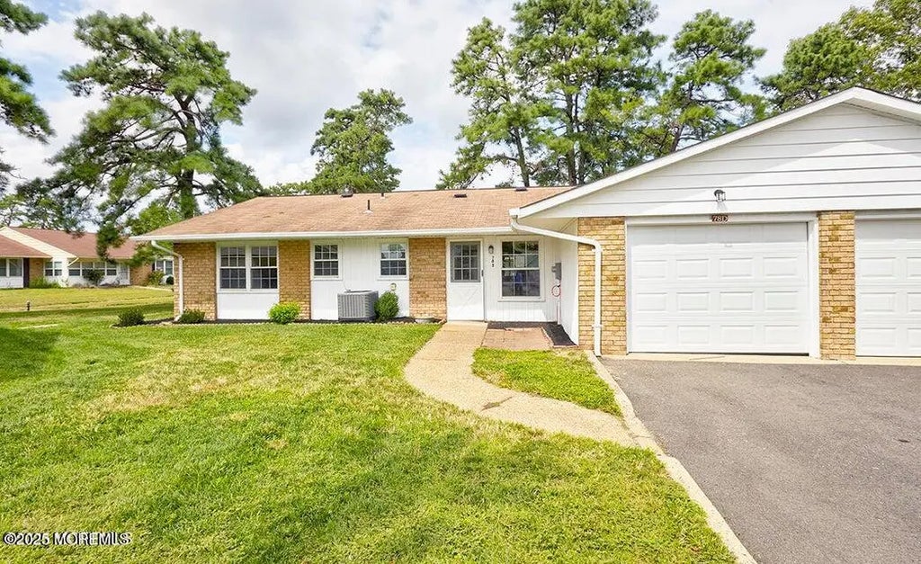 78d Buckingham Drive N, Manchester