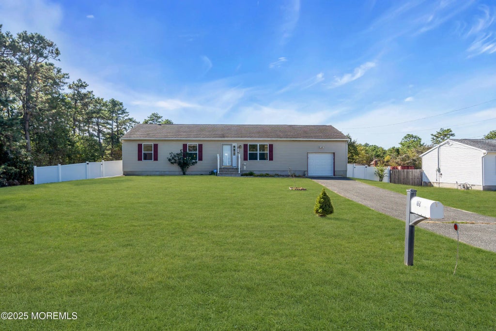 168 Grand Central Parkway, Bayville