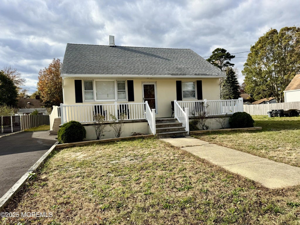 520 Lloyd Road, Toms River