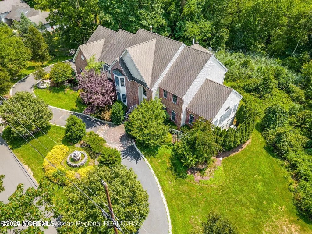35 Old Mill Road, Marlboro