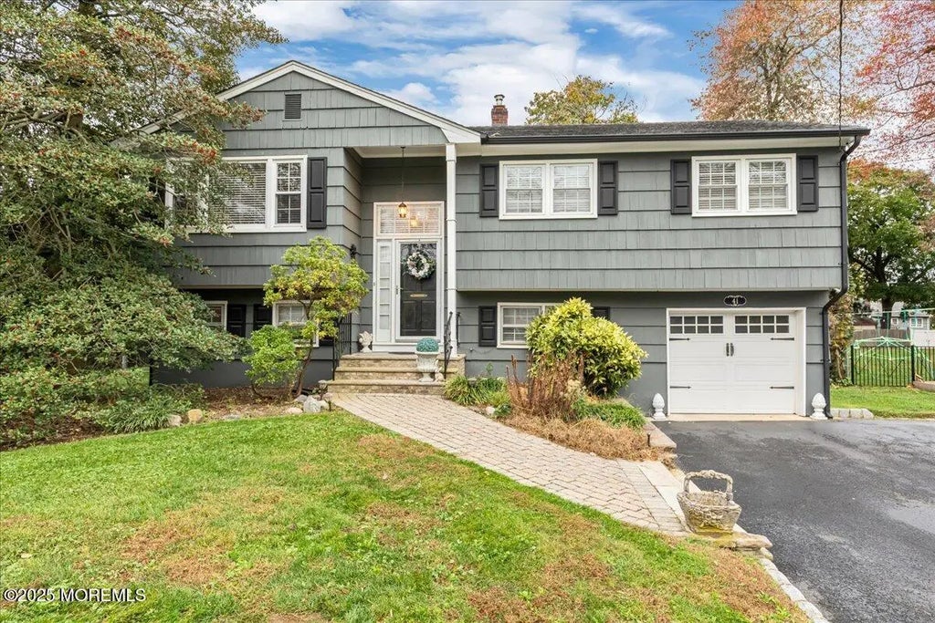 41 Edgewood Avenue, Little Silver