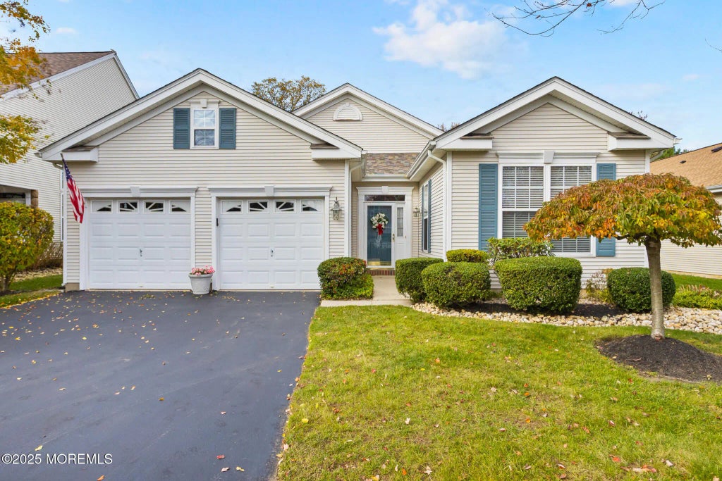 10 Powderhorn Way, Allentown