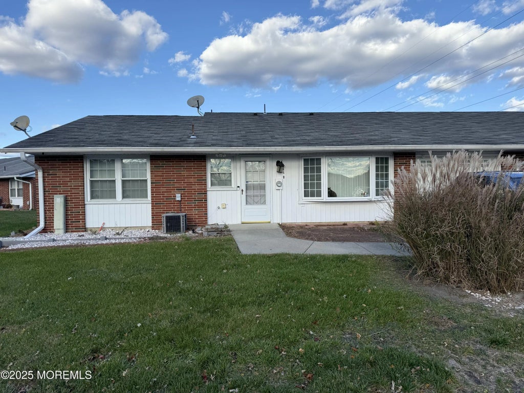 346b Dorchester Drive, Lakewood