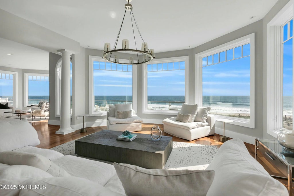 15 Tradewinds Lane, Sea Bright