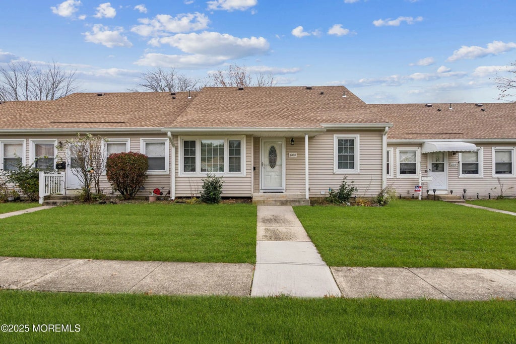 120 Muhlen Platz D, Freehold