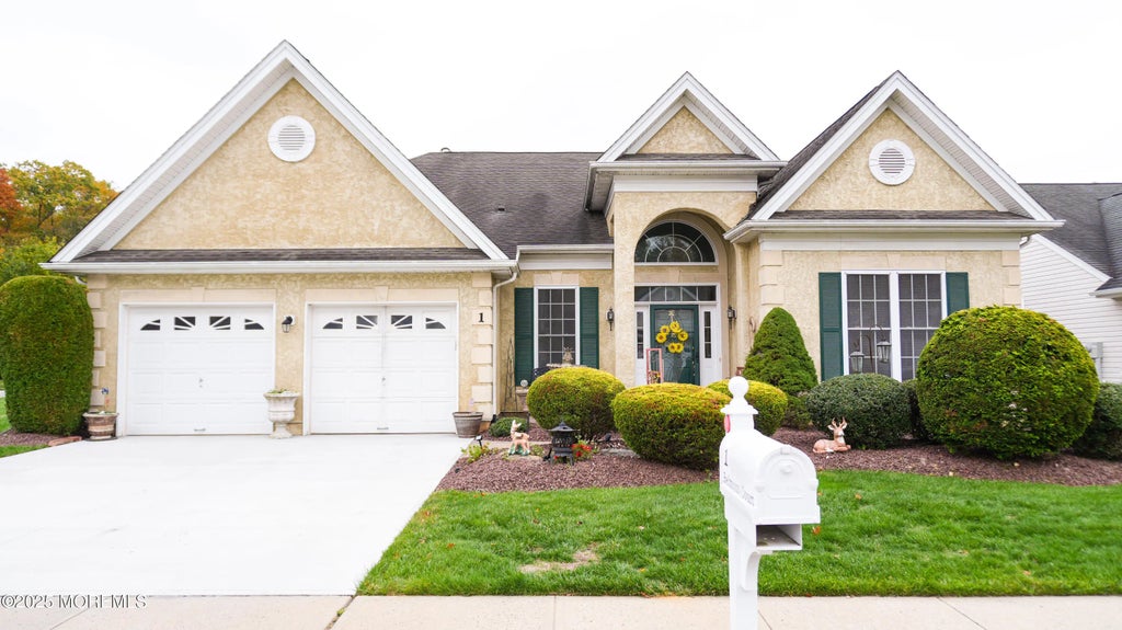 1 Belmont Court, Freehold