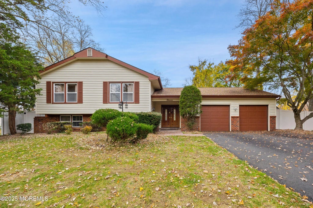 11 Woodview Drive, Marlboro