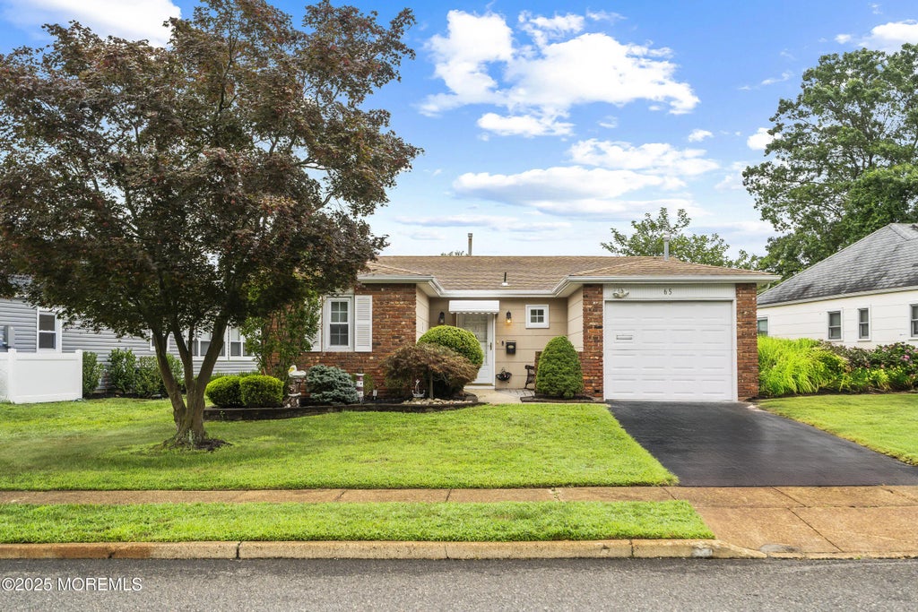 65 Central Boulevard, Brick