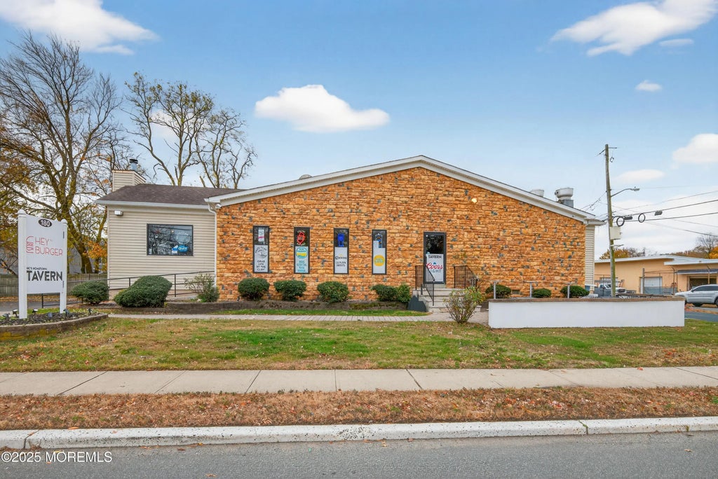 180 Highway 36, Hazlet