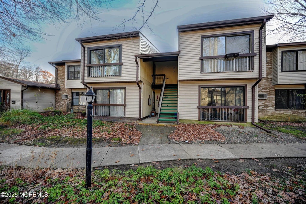 131 Amberly Drive J, Manalapan