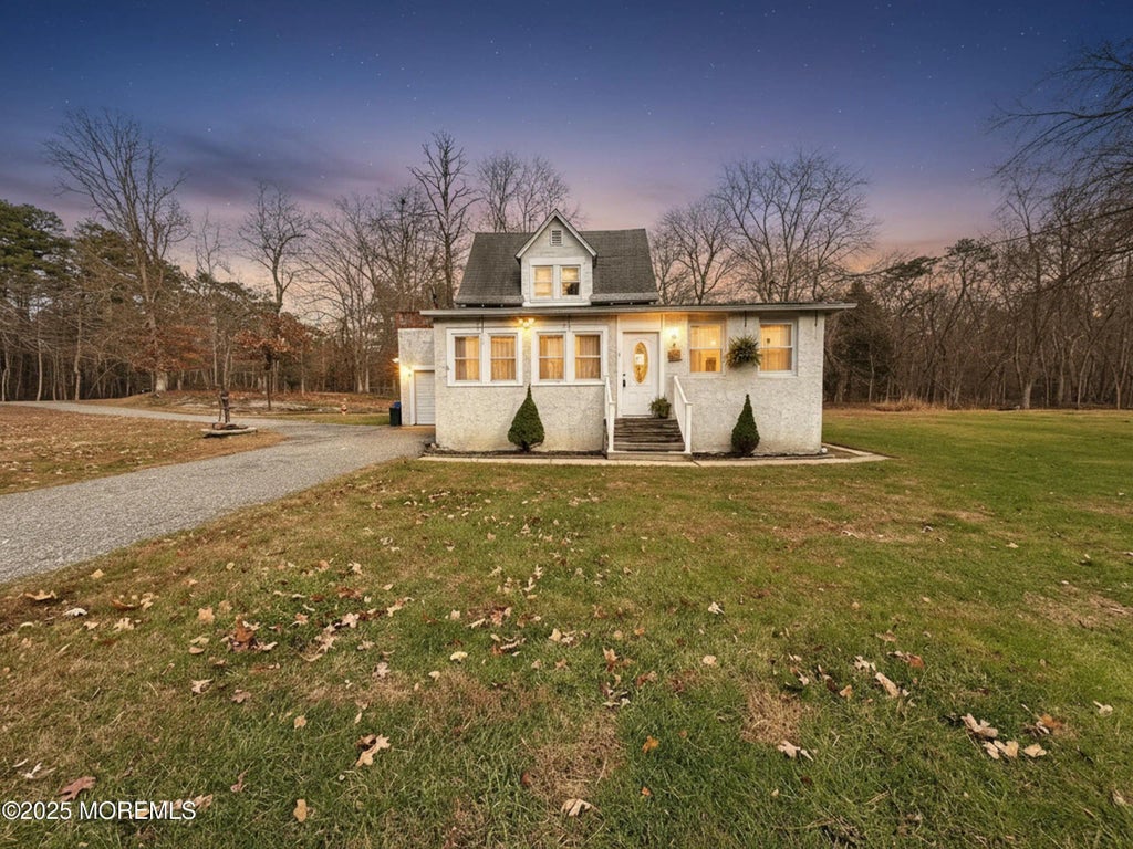 5 Pittenger Pond Road, Freehold