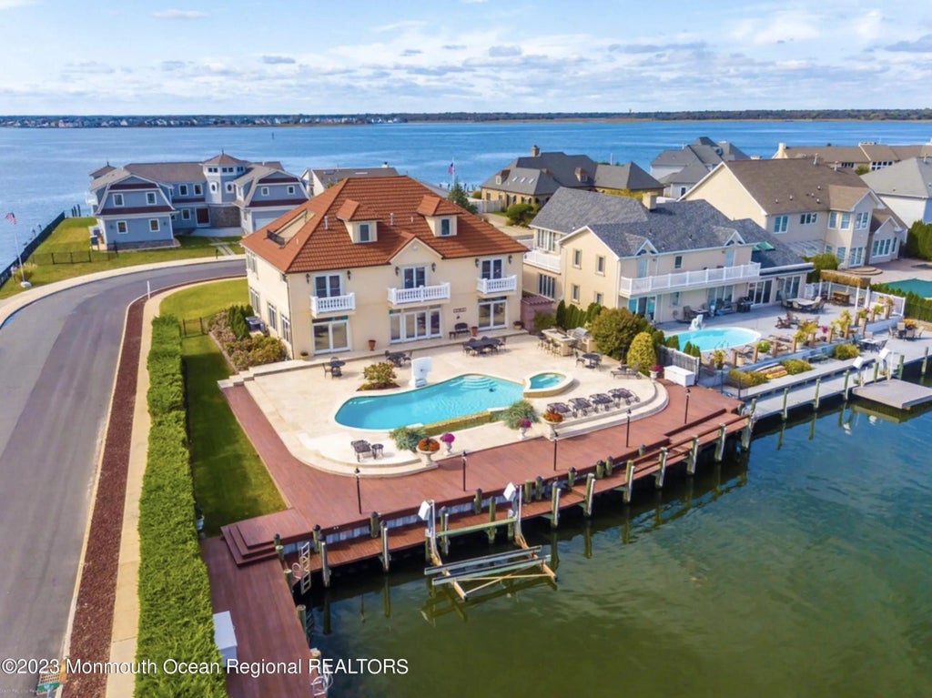 220 Pointe Drive, Mantoloking