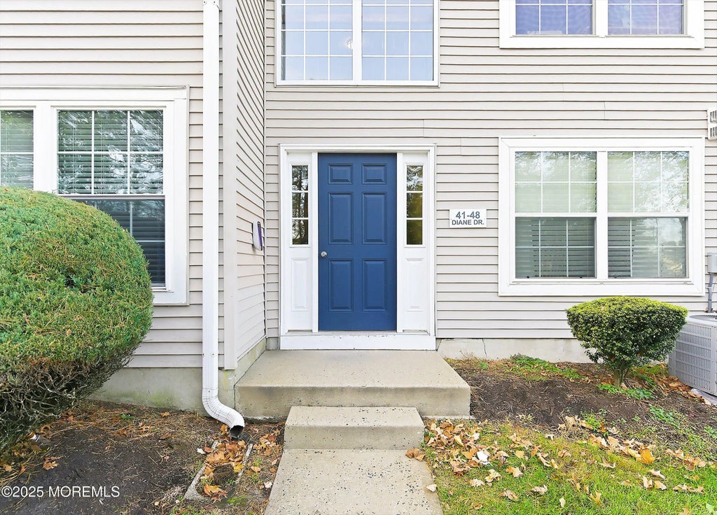 42 Diane Drive, Tinton Falls