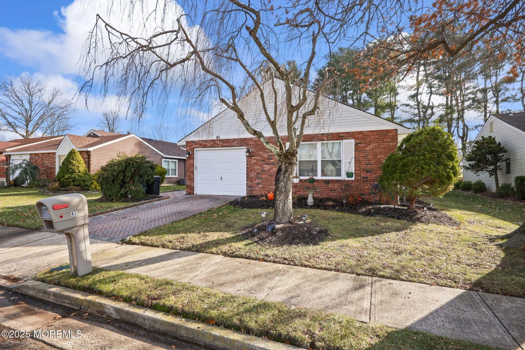 41 Suffolk Way, Marlboro