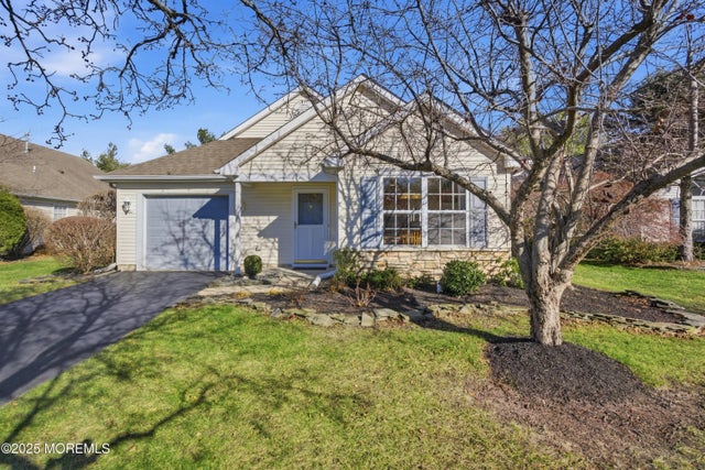 11 Schoolhouse Lane, Lakewood