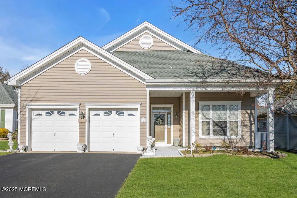 26 Gardenways Court, Lakewood