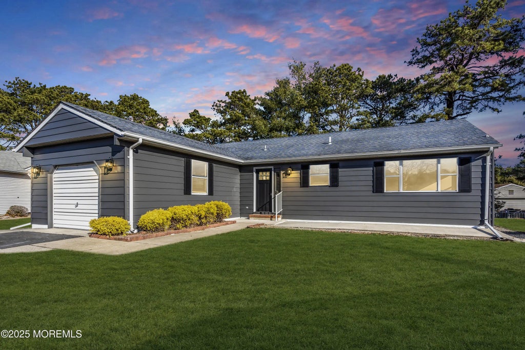 9 Gramercy Court, Toms River