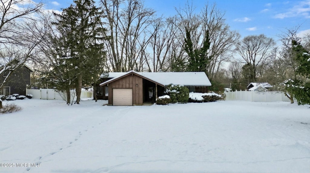 15 Summit Avenue, Manalapan